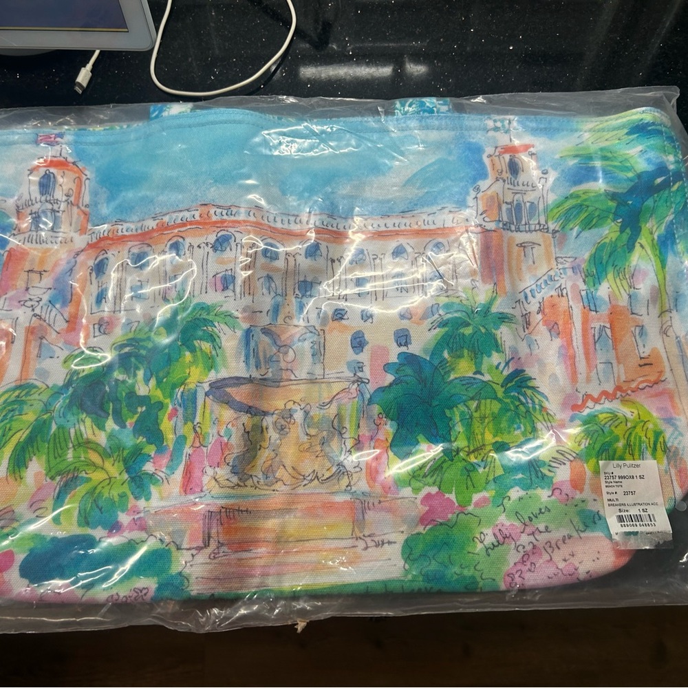 NWT Lilly Pulitzer Limited Edition “The Breakers” Hotel Palm Tote Beach Bag